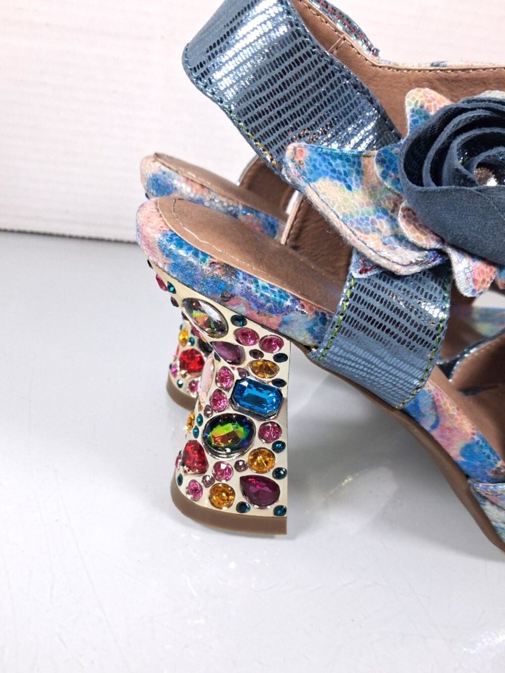 L'ARTISTE Smashing Blue Floral Sandal Multicolor Jeweled Block Heel US 8.5 Eu 39 - Picture 4 of 9